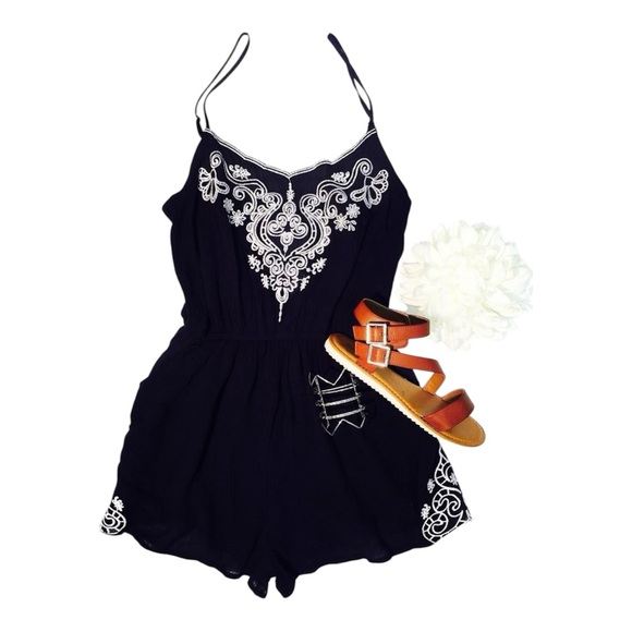 Embroidered romper - Picture 1 of 6